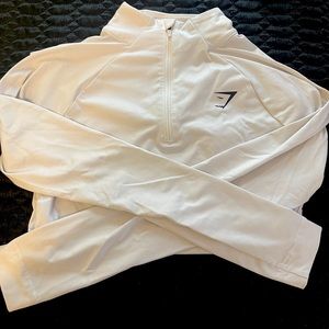 1/4 Zip pullover 
Regular fit Size Small
Lightweight, high-stretch material